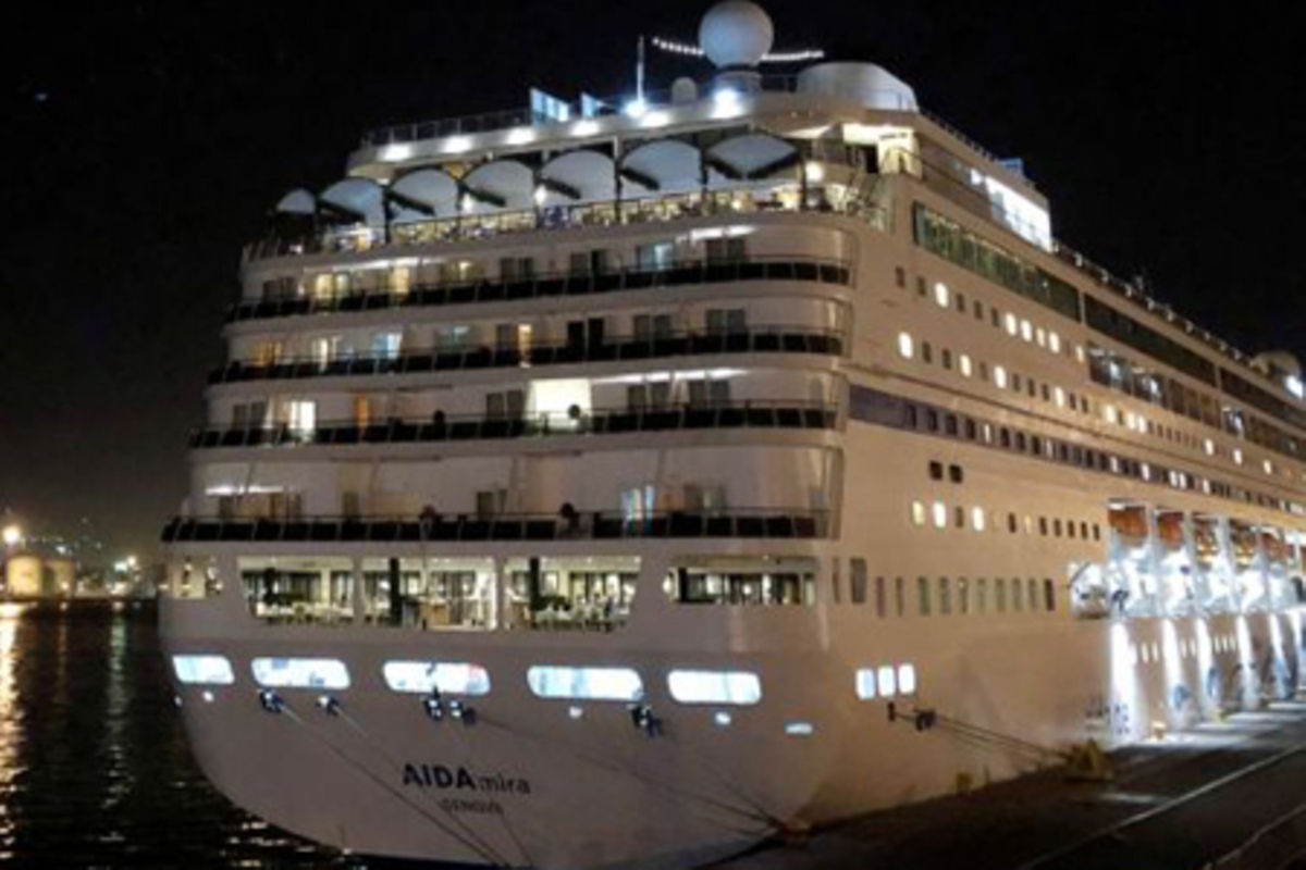 cruise ship stranded off sa