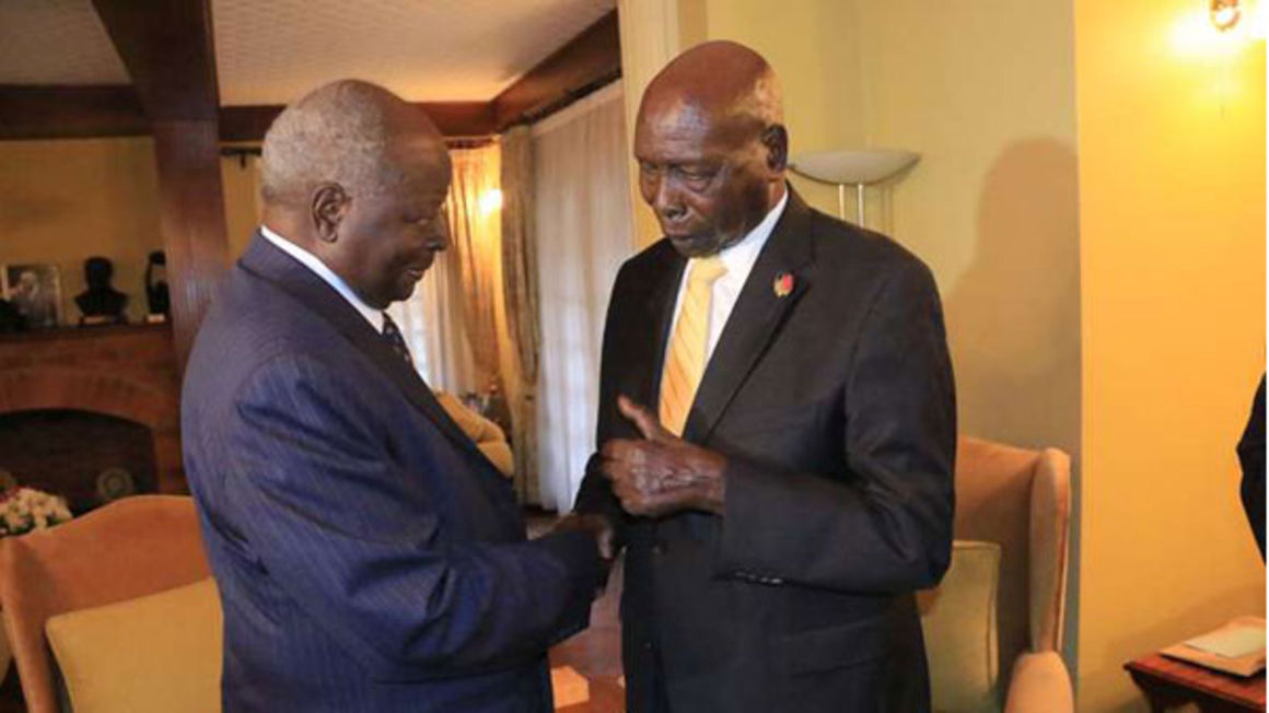 Former Presidents Daniel arap Moi (right) and Mwai Kibaki