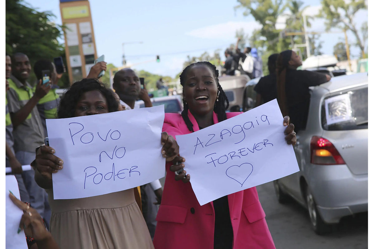 Police Fire Tear Gas At Mozambican Rapper's Memorial | The Citizen