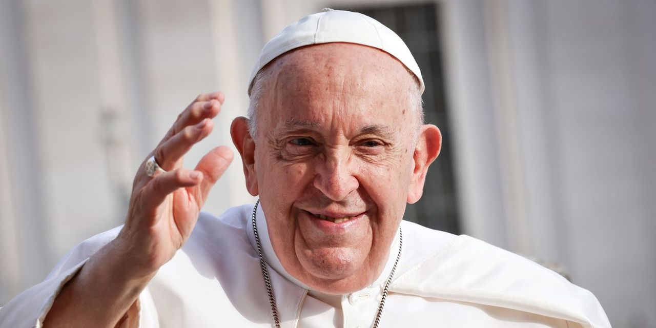 Pope Francis Approves Blessings For Same-sex Couples | The Citizen